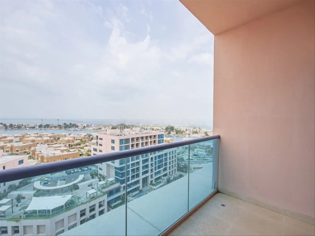 Fairmont Marina Residence